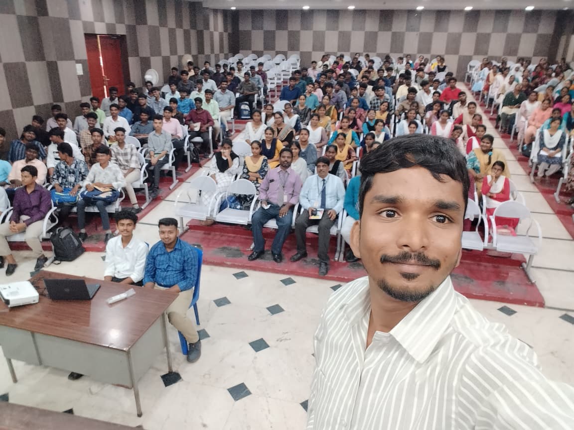 Receiving Best Alumni award at Arunai Engineering College